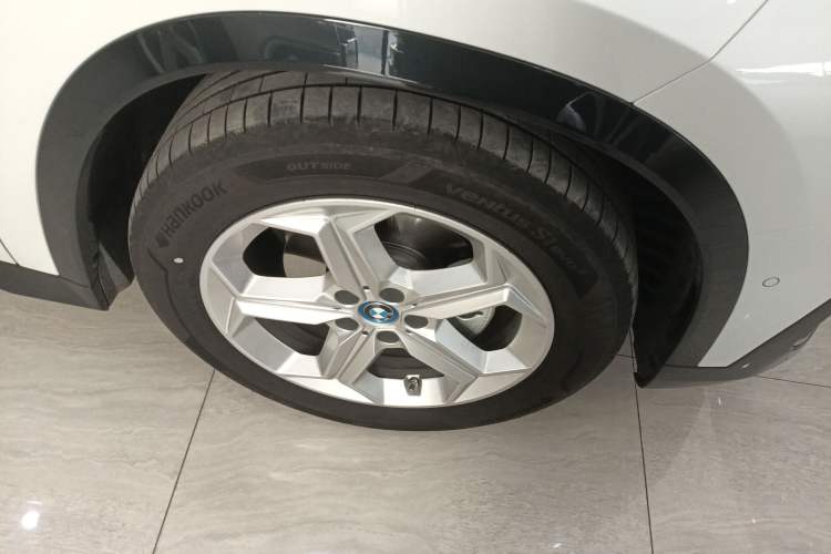 Used BMW iX1 2025 eDrive25L X Design Package Right Rear Wheel Hub