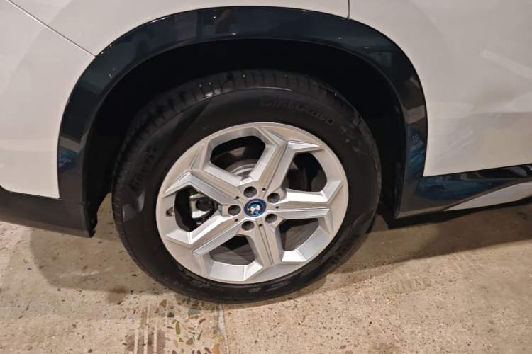 Used BMW iX1 2025 eDrive25L X Design Package Right Rear Wheel Hub