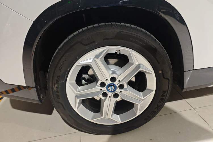 Used BMW iX1 2025 eDrive25L X Design Package Right Rear Wheel Hub