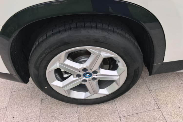 Used BMW iX1 2025 eDrive25L X Design Package Right Rear Wheel Hub