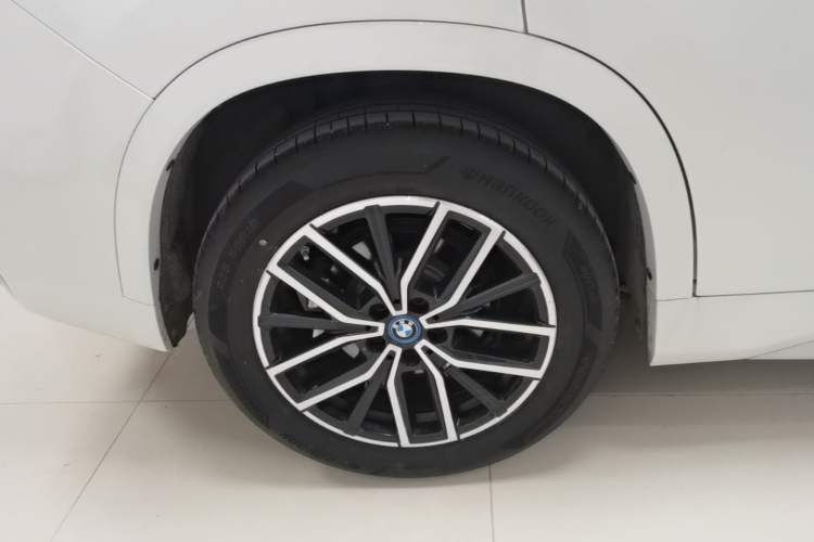 Used BMW iX1 2025 eDrive25L M Sport Package Right Rear Wheel Hub