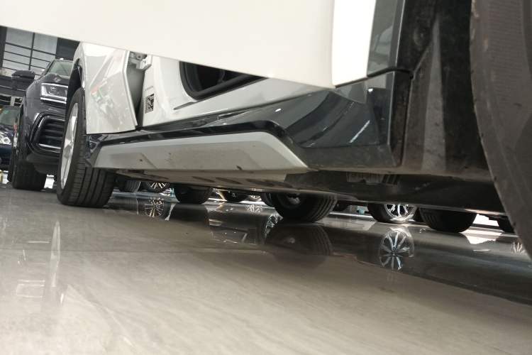 Used BMW iX1 2025 eDrive25L X Design Package Right Side Sill