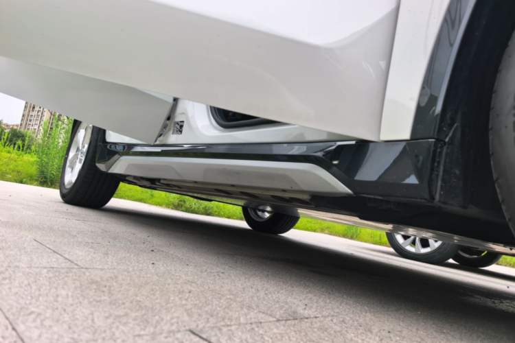 Used BMW iX1 2025 eDrive25L X Design Package Right Side Sill