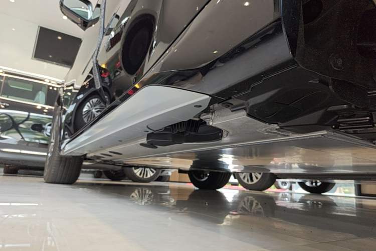 Used BMW iX1 2026 Model, eDrive25L X Design Package Left Side Sill
