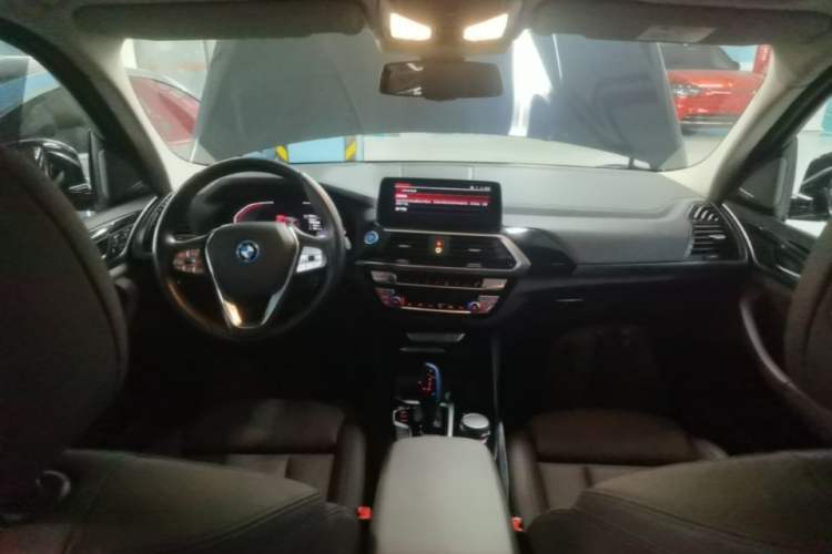 Used BMW iX3 2021 Leading Model Center Console