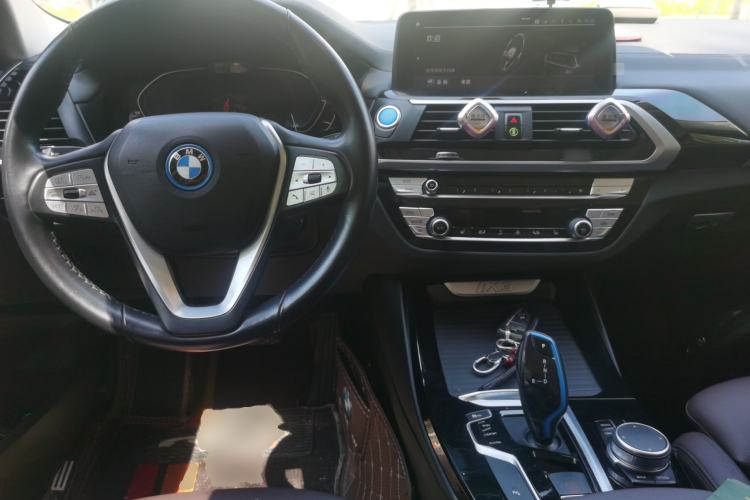 Used BMW iX3 2021 Updated Leading Edition Center Console