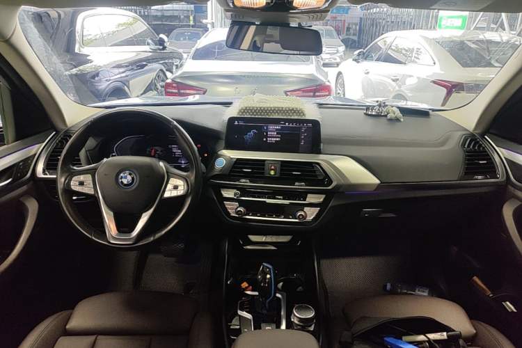 Used BMW iX3 2021 Leading Model Center Console
