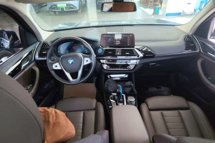 Used BMW iX3 2021 Updated Leading Edition Center Console