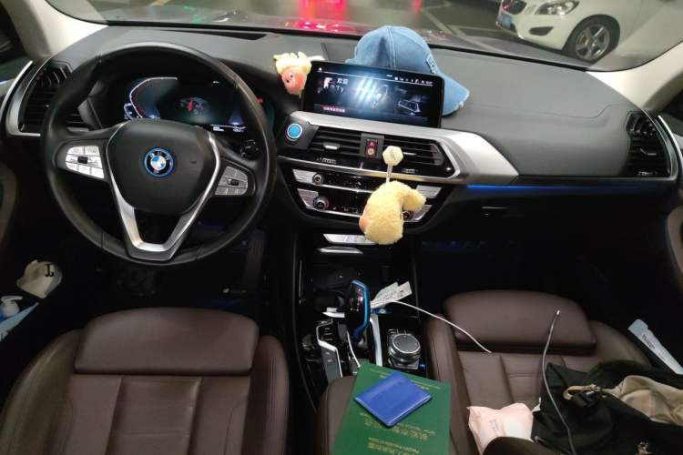 Used BMW iX3 2021 Updated Leading Edition Center Console