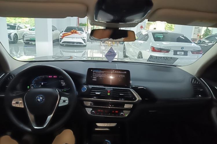 Used BMW iX3 2021 Updated Leading Edition Center Console