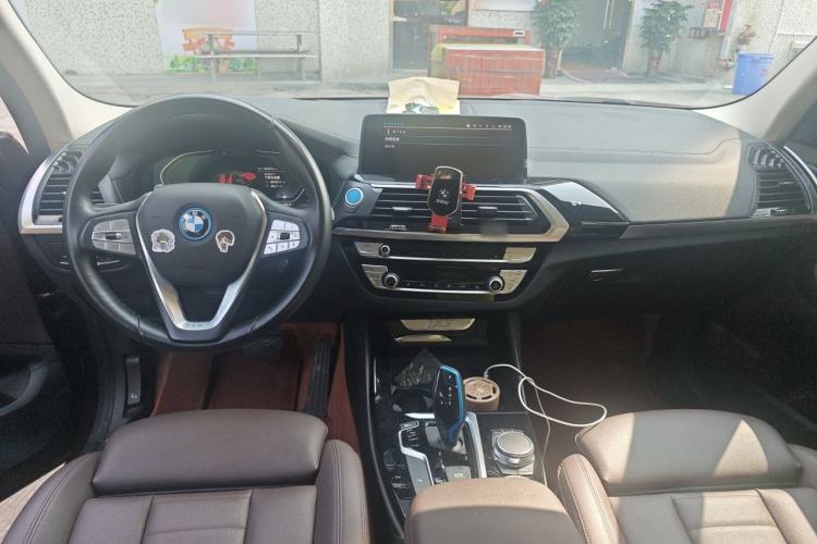 Used BMW iX3 2021 Updated Leading Edition Center Console
