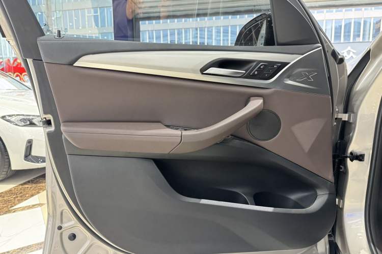 Used BMW iX3 2021 Leading Model Interior 13