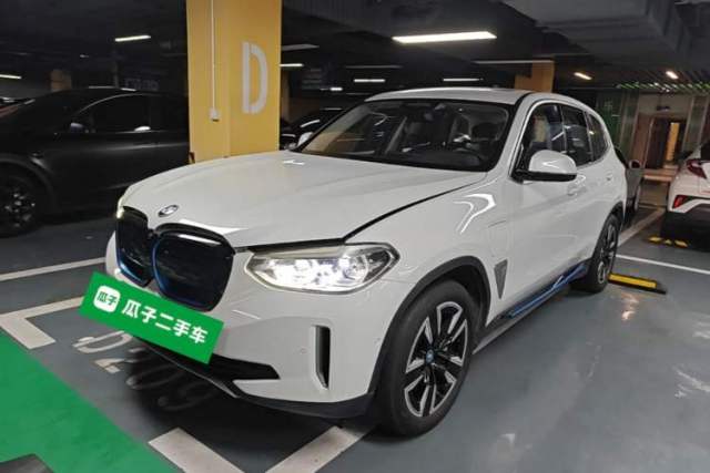 Ojetý BMW iX3 2021 Leading Model
