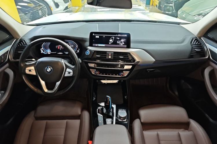 Used BMW iX3 2021 Leading Model Center Console