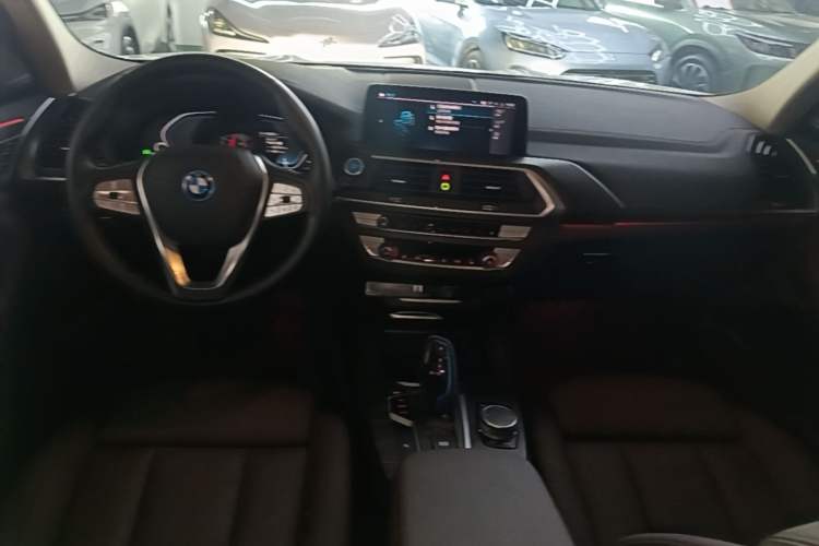 Used BMW iX3 2021 Updated Leading Edition Center Console