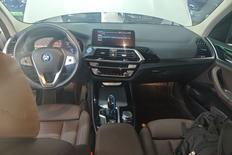 Used BMW iX3 2021 Updated Leading Edition Center Console