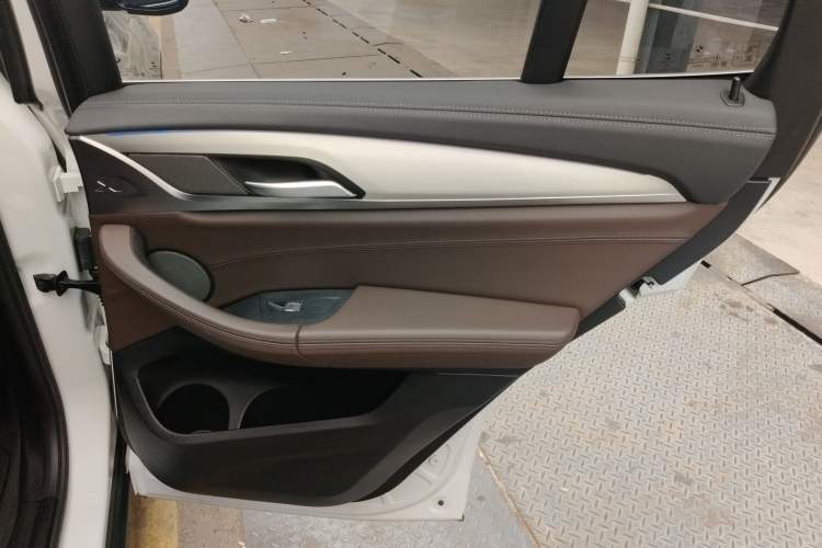 Used BMW iX3 2021 Updated Leading Type Interior 6