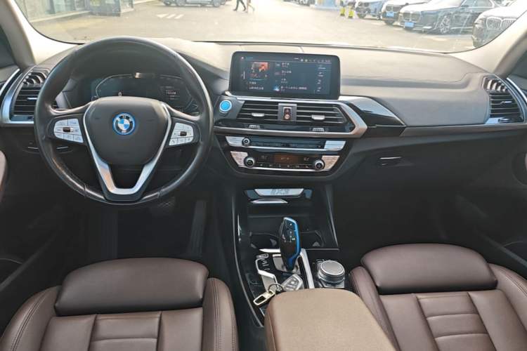 Used BMW iX3 2021 Leading Model Center Console