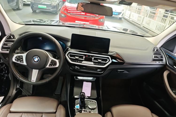 Used BMW iX3 2022 Leading Model Center Console
