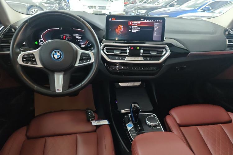 Used BMW iX3 2022 Leading Model Center Console