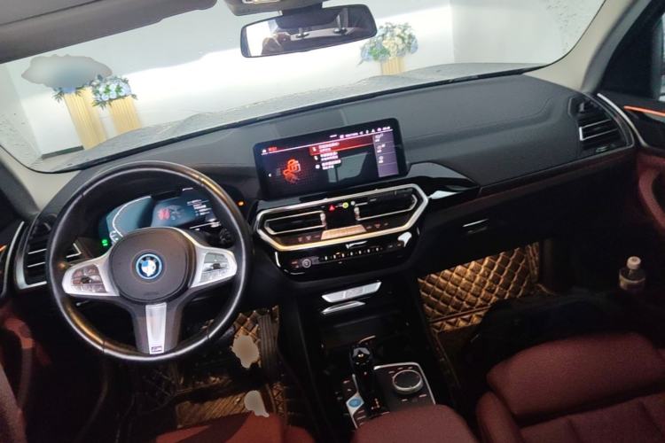 Used BMW iX3 2022 Leading Model Center Console