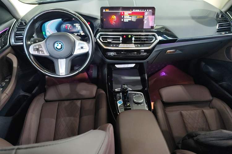 Used BMW iX3 2022 Leading Model Center Console