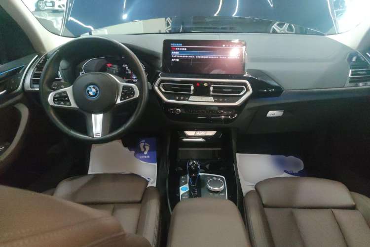 Used BMW iX3 2022 Leading Model Center Console