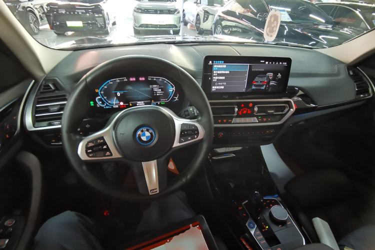 Used BMW iX3 2022 Leading Model Center Console