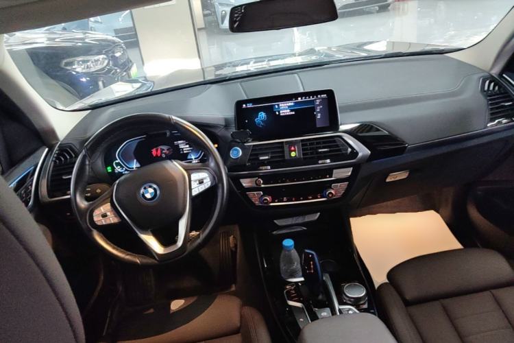 Used BMW iX3 2022 Leading Model Center Console