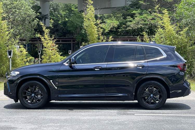 Used BMW iX3 2022 Leading Model Exterior 4