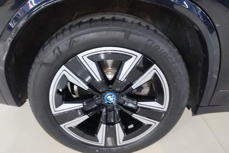 Used BMW iX3 2022 Updated Leading Version Exterior 5