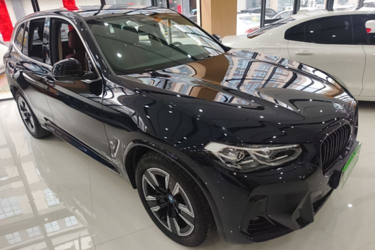 Used BMW iX3 2022 Updated Leading Version Front Right 45 Deg