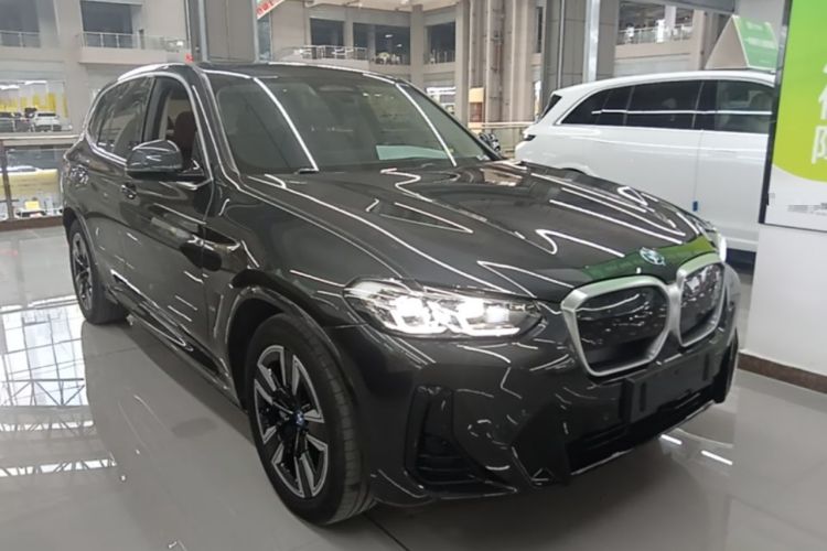 Used BMW iX3 2022 Updated Leading Version Front Right 45 Deg