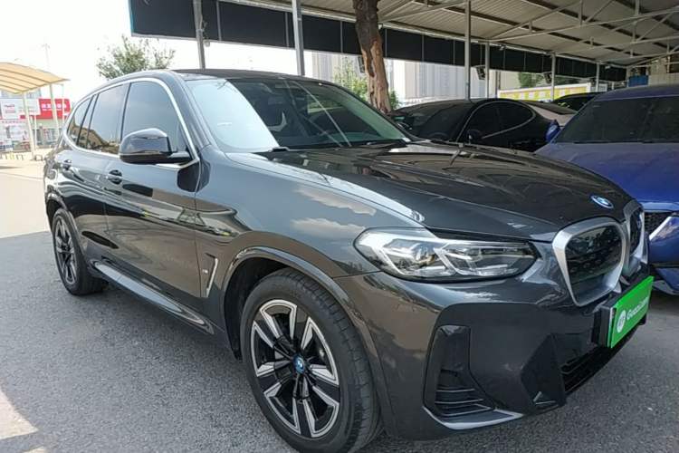 Used BMW iX3 2022 Updated Leading Version Front Right 45 Deg