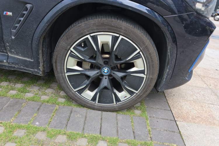 Used BMW iX3 2022 Leading Type Right Front Wheel Hub