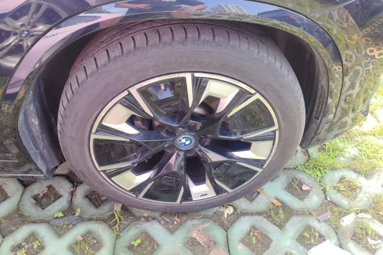 Used BMW iX3 2022 Leading Type Right Front Wheel Hub