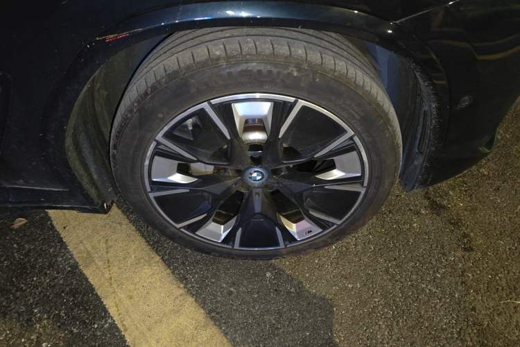 Used BMW iX3 2022 Leading Type Right Front Wheel Hub