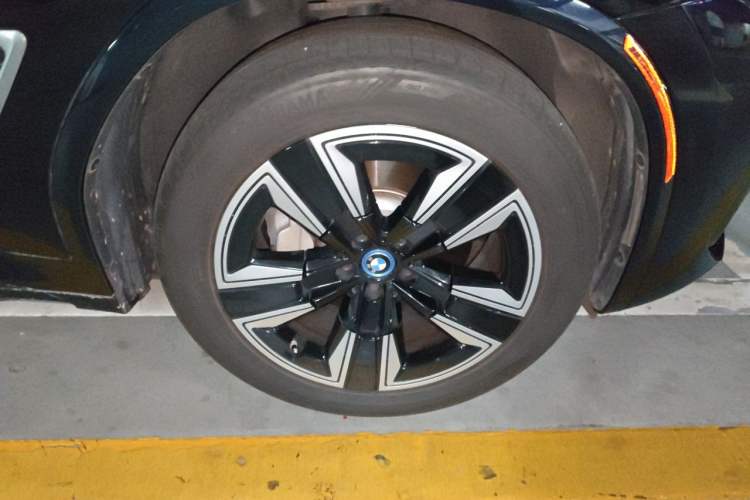 Used BMW iX3 2022 Updated Leading Version Right Front Wheel Hub