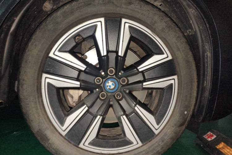 Used BMW iX3 2022 Leading Model Right Front Wheel Hub