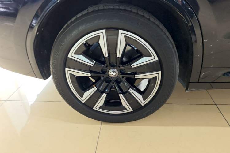 Used BMW iX3 2022 Updated Leading Version Right Rear Wheel Hub