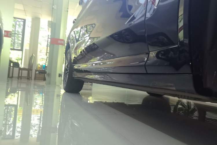 Used BMW iX3 2022 Updated Leading Version Right Side Sill