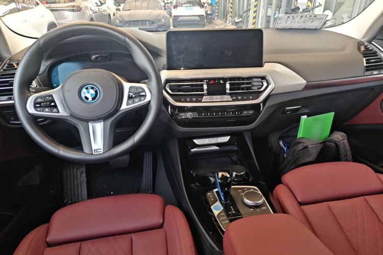 Used BMW iX3 2022 Leading Type Center Console