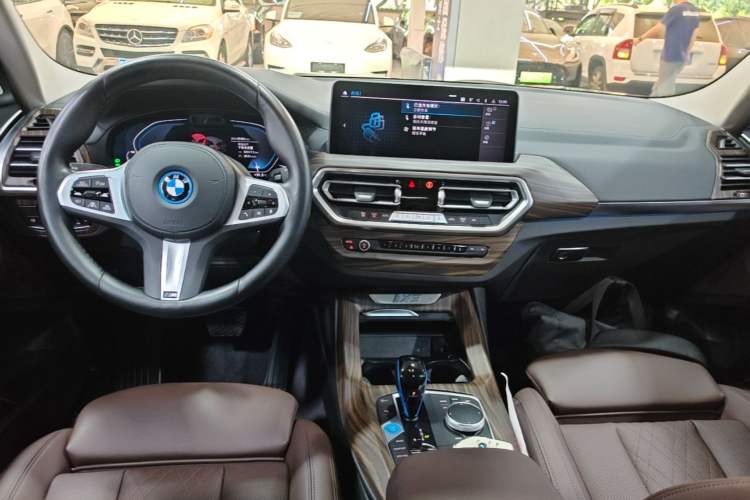 Used BMW iX3 2022 Leading Model Center Console