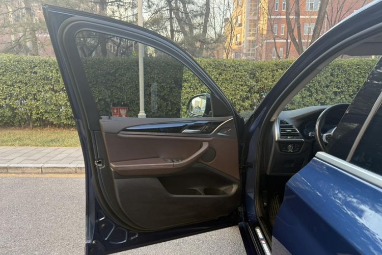 Used BMW iX3 2022 Leading Model Interior 11