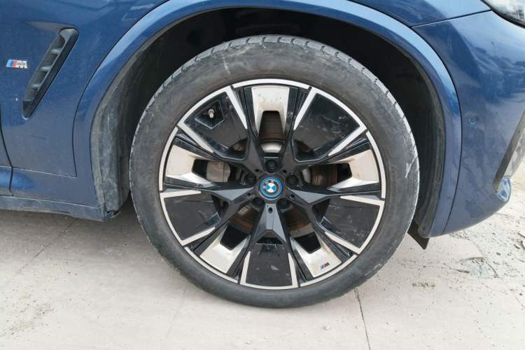 Used BMW iX3 2022 Leading Type Right Front Wheel Hub