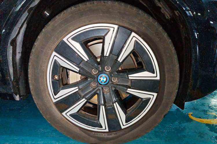 Used BMW iX3 2022 Leading Model Right Front Wheel Hub
