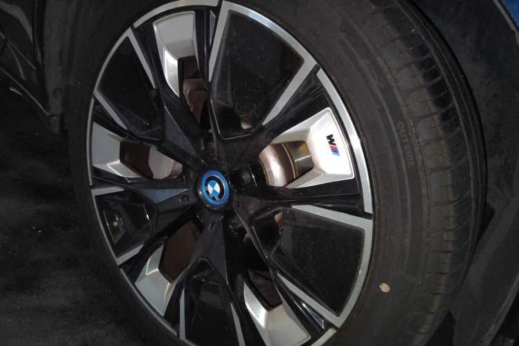 Used BMW iX3 2022 Leading Type Right Front Wheel Hub