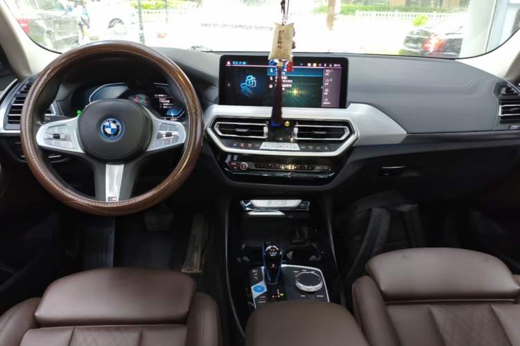 Used BMW iX3 2022 Updated Leading Type Center Console