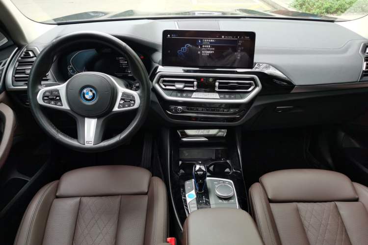 Used BMW iX3 2022 Leading Model Center Console