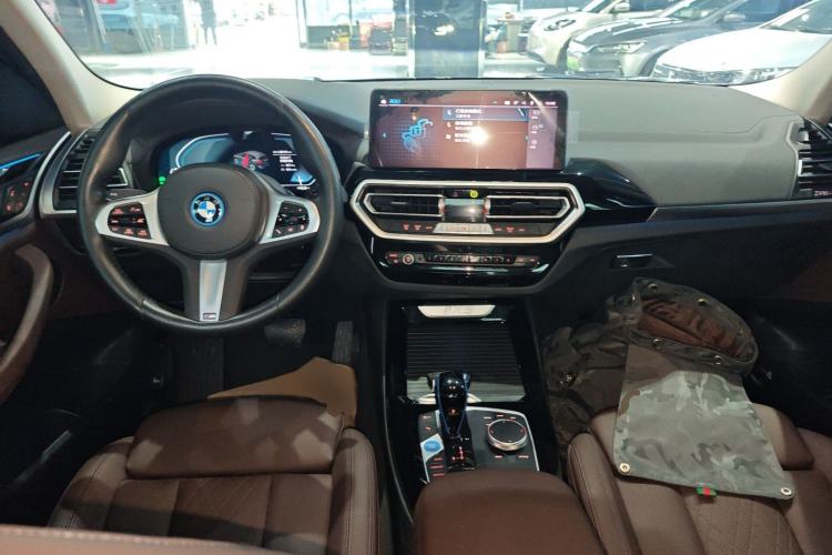Used BMW iX3 2022 Leading Model Center Console